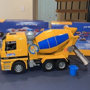 Bruder 4143 Cement Mixer Truck
